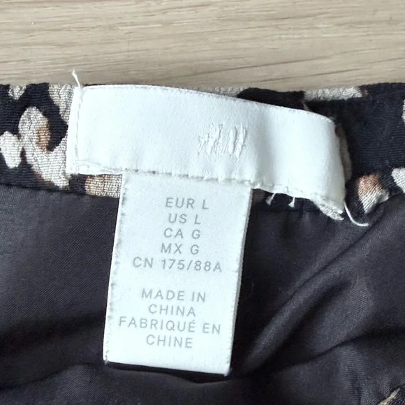 H&M Black and White Animal Print Mini Skirt - Picture 4 of 6
